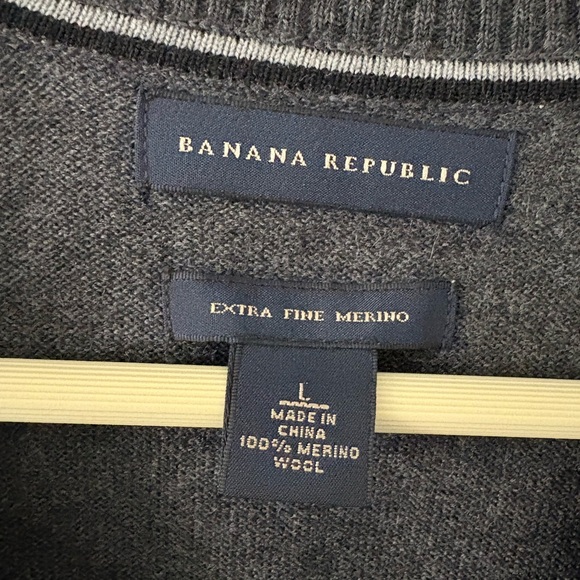 Banana Republic Charcoal V-Neck Sweater - Picture 2 of 3